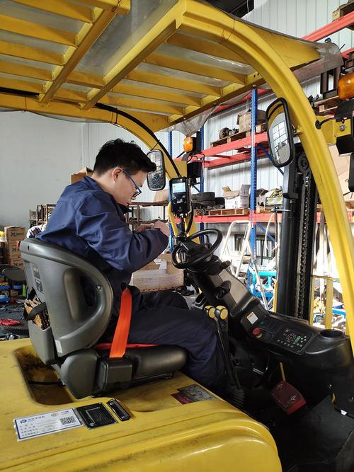 關(guān)于特種設(shè)備操作證,叉車(chē)證是中國(guó)機(jī)電產(chǎn)品流通協(xié)會(huì)發(fā)證,這個(gè)證可以用